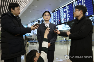 Industry minister to visit Canada to back Seoul&rsquo;s bid for submarine project